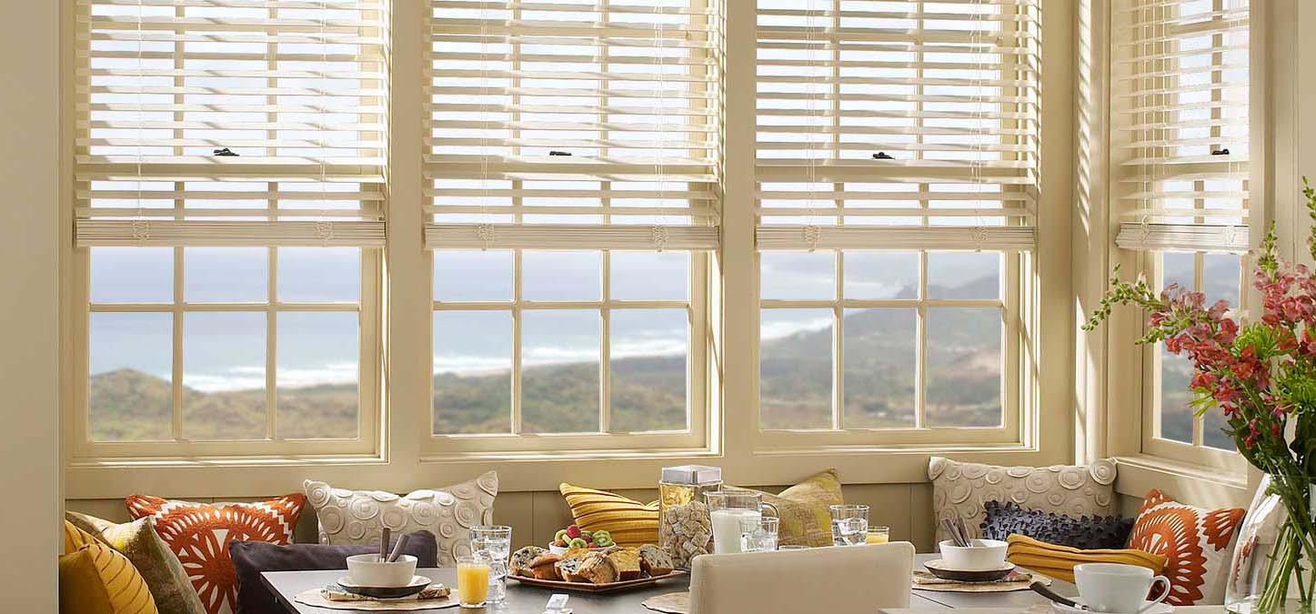 Bright breakfast nook featuring Lutron Sivoia QS automated wood blinds.